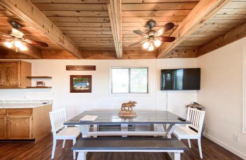 Sweetwater House | Cozy Sweetwater Cabin, with access to Ideal Beach