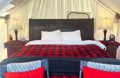Conner Other | Cozy Tented Cabin with Stunning Sights in Conner, Montana
