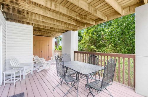 Indian Point House | Cozy Timbers - Charming Condo for 6 with Resort-style Amenities