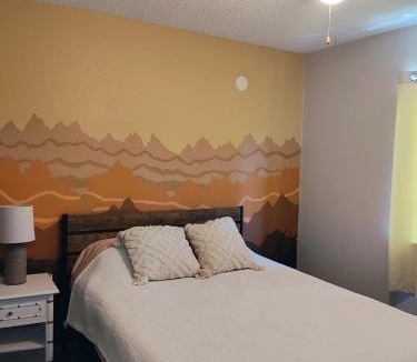 Pinnacles Entrance Badlands House | Cozy town house in Wall!