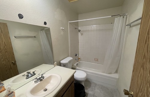 Chinatown Apartment | cozy two bedroom 1.5 bathroom close strip