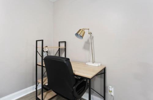 Overland Park House | Cozy Updated 3BRAdvent Health