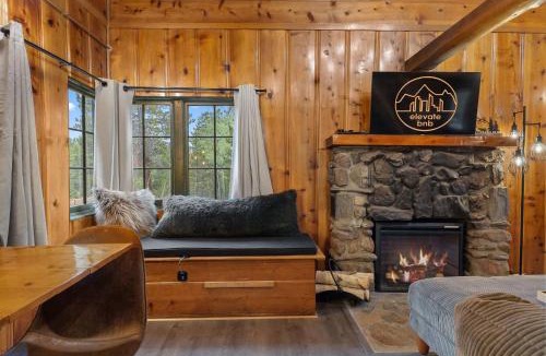 Black Hawk House | Cozy Updated Cabin w Barrel Sauna EV Charger