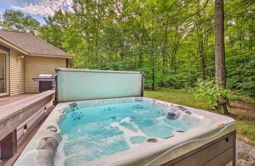 Whitehall House | Cozy Whitehall Hideaway w/Hot Tub + Chiminea!