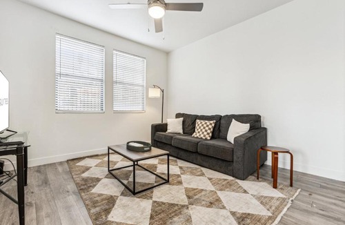Glendale Sports and Entertainment District Apartment | CozySuites Glendale by the stadium with pool 28
