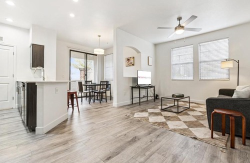 Glendale Sports and Entertainment District Apartment | CozySuites Glendale by the stadium with pool 28