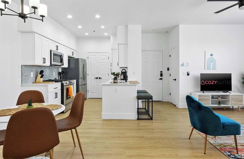 Glendale Sports and Entertainment District Apartment | CozySuites Glendale by the stadium with pool 05