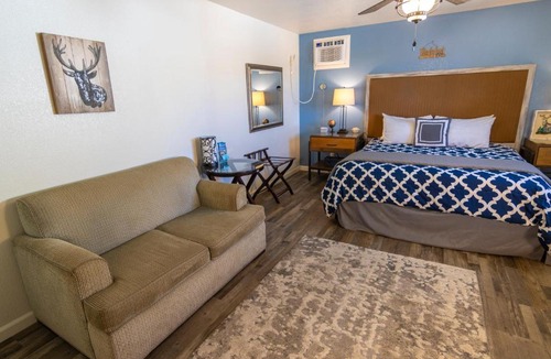 Ahwahnee Apartment | Creature Comforts Suite-Private Hot Tub-Sleeps 2