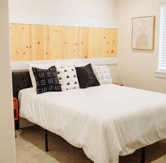 McCammon House | Creekside Cabin Ponderosa-stay with views near Lava