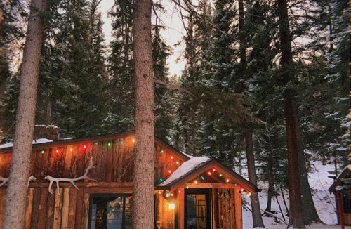 Shadow Mountain Ski Chalet | Creekside Cabin Red Rocks Concert Retreat