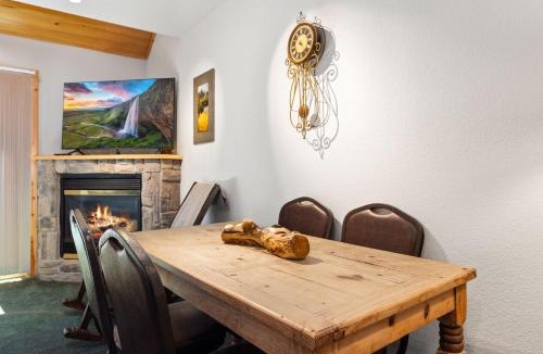 Fall River Estates Apartment | Creekside Condos D by Estes Park Condos