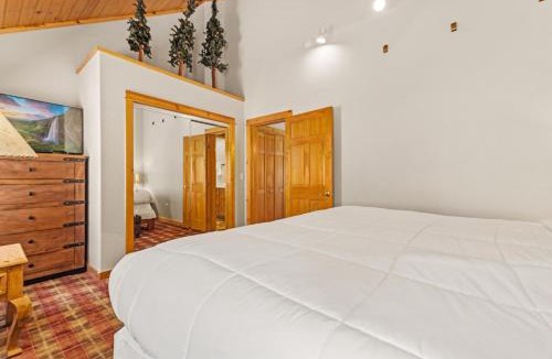 Fall River Estates Apartment | Creekside Condos H by Estes Park Condos