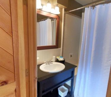 Markleeville Hotel | CREEKSIDE LODGE