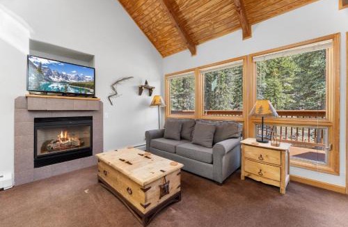 Fall River Estates Apartment | Creekside Suites 18 by Estes Park Condos