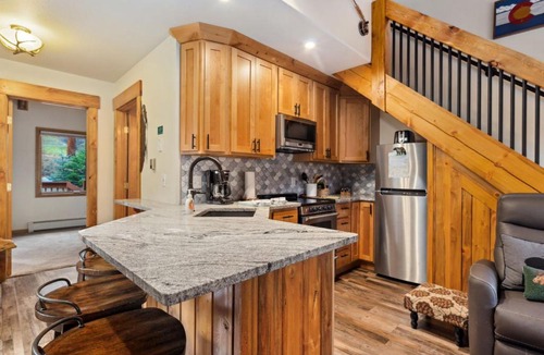 Fall River Estates Apartment | Creekside Suites 21 by Estes Park Condos