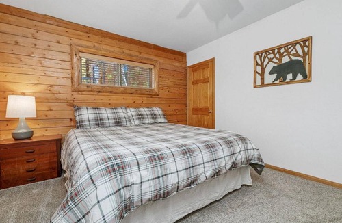 Upper Moonridge House | Crescent Moon Cabin