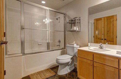 Kimball Junction Condo | Crestview D304 by Moose Management-Top Floor! Walk to Outlets&Shuttle -HotTub