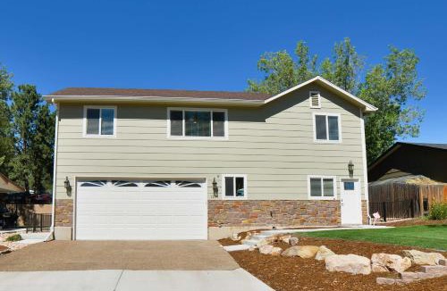 Central Colorado Springs House | Crestview Place Family Home 2 Mins to UCCS Patio and BBQ