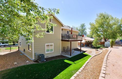 Central Colorado Springs House | Crestview Place Family Home 2 Mins to UCCS Patio and BBQ