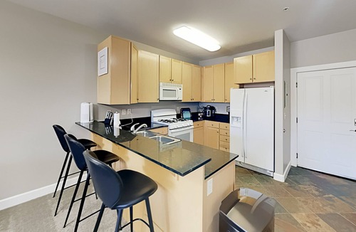 Kimball Junction Condo | Crestview | Private Balcony, Fireplace | Pool, Hot Tub, Heated Parking Garage