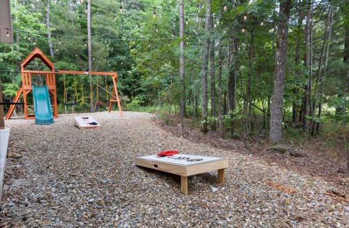 Broken Bow House | Crimson Creek Secluded CabinHot TubPet-Friendly