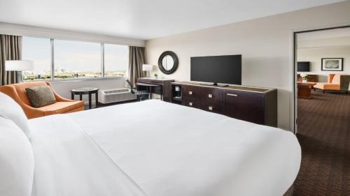 Phoenix Hotel | Crowne Plaza Phoenix Airport - PHX by IHG