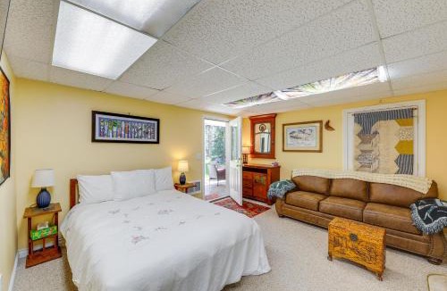 Libby Apartment | Crystal Lake Retreat Studio: Walk to Happy's Inn!