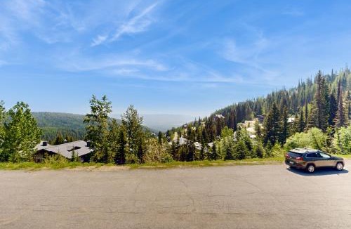 Sandpoint Apartment | Crystal Runaway