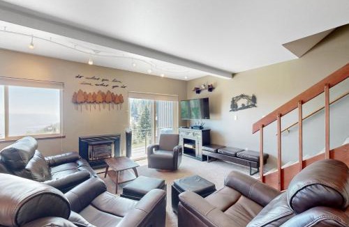 Sandpoint Apartment | Crystal Runaway