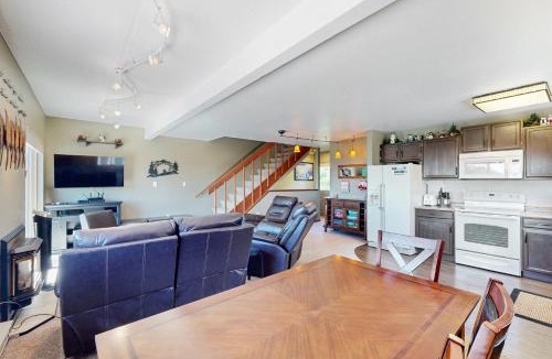 Sandpoint Apartment | Crystal Runaway
