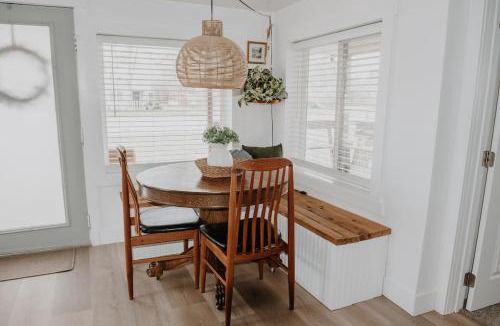 Ucon House | Curio Cottage