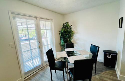 Paradise Apartment | Cute 2 Bedroom 2 Bath 2 mile Strip5