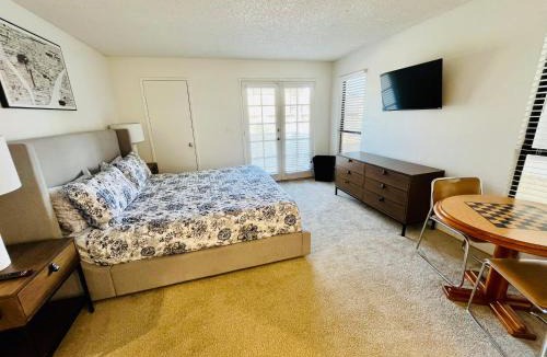 Paradise Apartment | Cute 2 Bedroom 2 Bath 2 mile Strip5