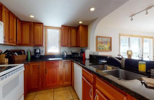Vail Apartment | Cute 2 Bedroom East Vail Condo #1202 with Shuttle