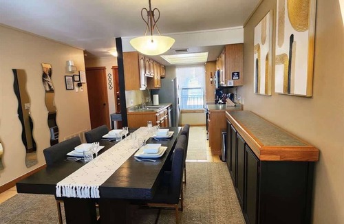 Oak Creek Condo | Cute & Cozy Condo, Community Pool & Hot Tub! B13 -