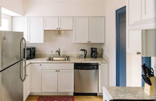 Des Moines House | Cute Family Friendly 3 Bedroom Home in Waterbury