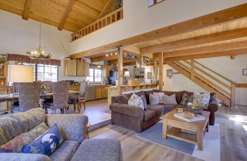 Fox Farm House | ‘Dancing Bear Lodge’ ~ 1 Mi to Big Bear Lake!