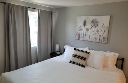 Joslyn Castle Apartment | Davenport Dwellings-Newly furnished 3bd 2ba