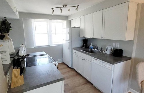 Joslyn Castle Apartment | Davenport Dwellings-Walk to UNMC