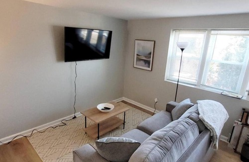 Joslyn Castle Apartment | Davenport Dwellings-Walk to UNMC