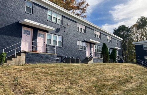Joslyn Castle Apartment | Davenport Dwellings-Walk to UNMC