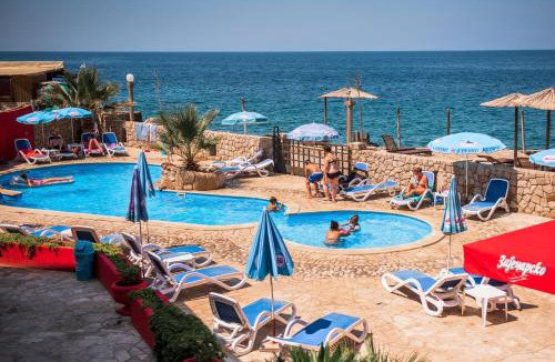 Dobra Voda House | David Lux beach rooms