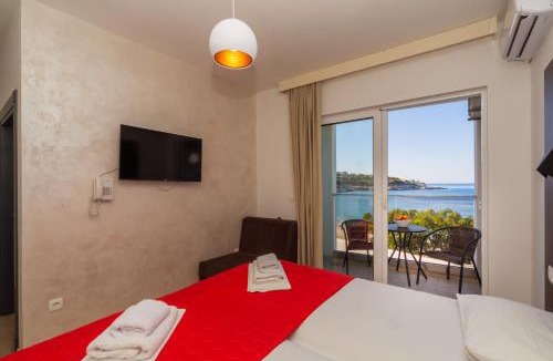 Dobra Voda House | David Lux beach rooms