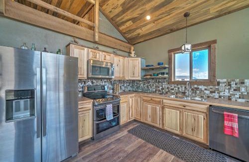 Livingston House | Day Trip to Yellowstone NP! Mtn-View Cabin