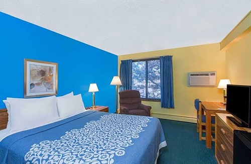Sioux Falls Hotel | Days Inn by Wyndham Sioux Falls Empire