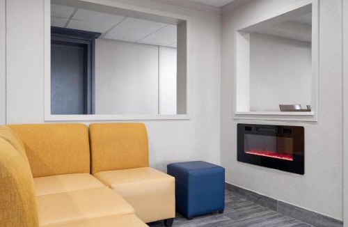 Davenport Hotel | Days Inn by Wyndham Davenport