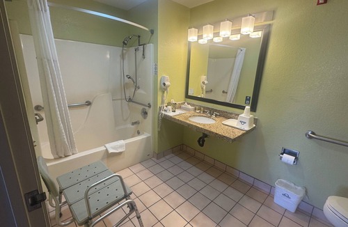 Globe Hotel | Days Inn by Wyndham Globe