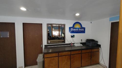 Pocatello Hotel | Days Inn by Wyndham Pocatello University Area