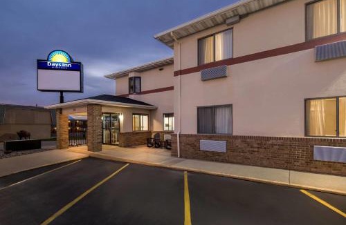 Pinnacles Entrance Badlands Hotel | Days Inn by Wyndham Wall