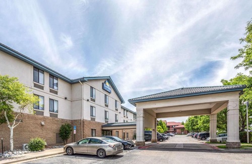 Dupont Hotel | Days Inn & Suites by Wyndham Denver International Airport